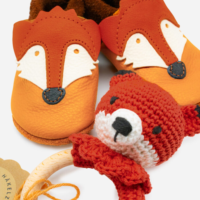 Fuchs Geschenkset - Rassel & Krabbelschuhe – Bild 3